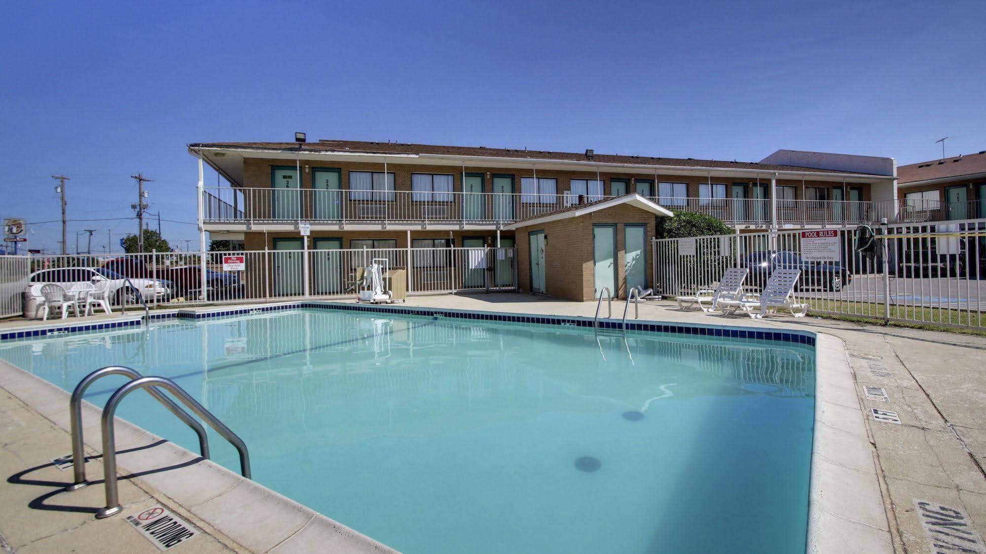 Motel 6 - Oklahoma City Airport Esterno foto